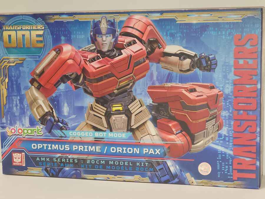 Transformers ONE Optimus Prime (Orion Pax) (Cogged Mode) 8 Inch Model Kit AMK Series